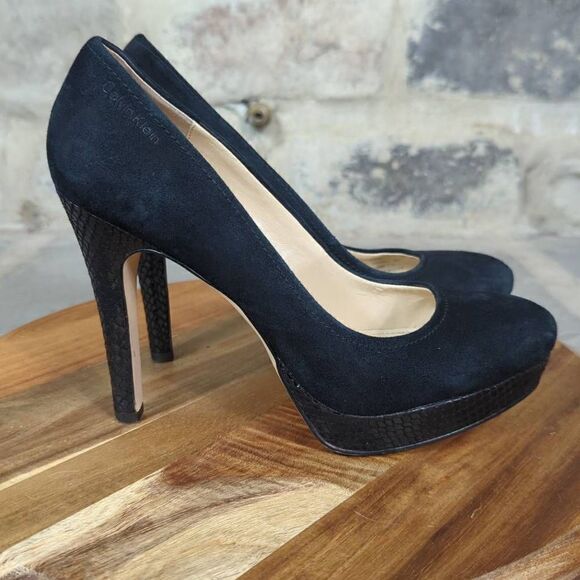 Calvin Klein Kendall Black Suede Snake Embossed Heel Platform Pumps Size 8M - Picture 5 of 16
